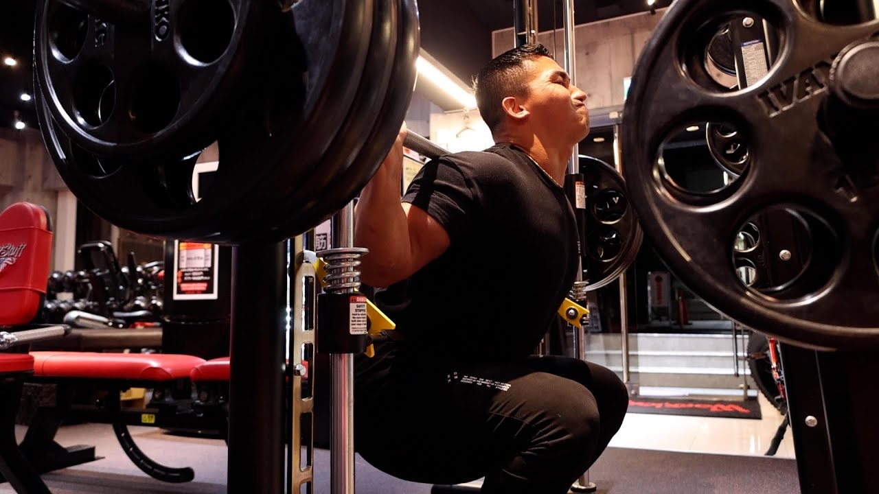 イノヴェイト　ウエイトトレーニング　スクワット The last squat of 2023 is a defeat - YouTube