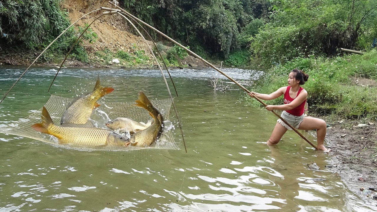 Awesome Cast Net Fishing in Streams: Girl’s Skills Catch Big Fish - YouTube