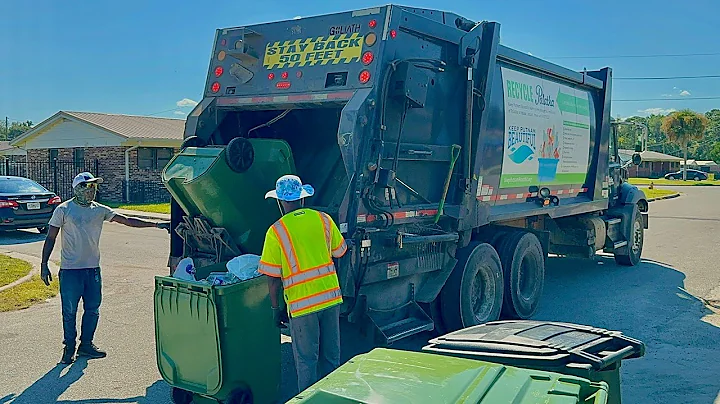 Palatka Mack Granite Ez-Pack Goliath Rear Loader Garbage Truck Packing Heavy Trash
