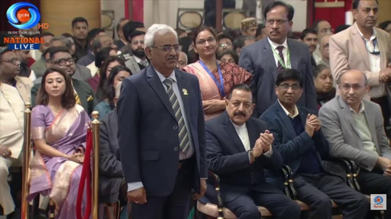 Hon'ble President Smt. Droupadi Murmu confers the Rashtriya Vigyan Puraskar 2025