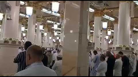 بكاء الشيخ علي الحذيفي عند تلاوته آيات عن أمهات المؤمنين رضي الله عنهن وأرضاهن وجمعنا ووالدينا بهنّ.