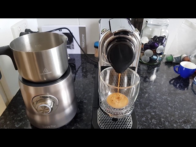 Hest sig selv Overlegenhed Making coffee with Nespresso Citiz (Chrome) and Breville milk frother -  YouTube