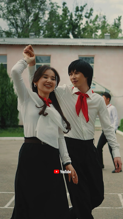 Әпкемнің достары мені жұлқылап жатқанда ұстап алды.