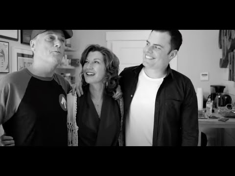Sleduj Silver Bells - Amy Grant, Michael W. Smith, Marc Martel na YouTube