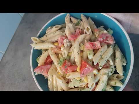 Vidéo: Comment Faire Une Salade De Nouilles En Verre