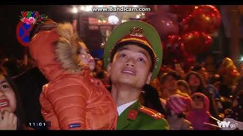 Không khí đón giao thừa tại Hà Nội và thành phố Hồ Chí Minh