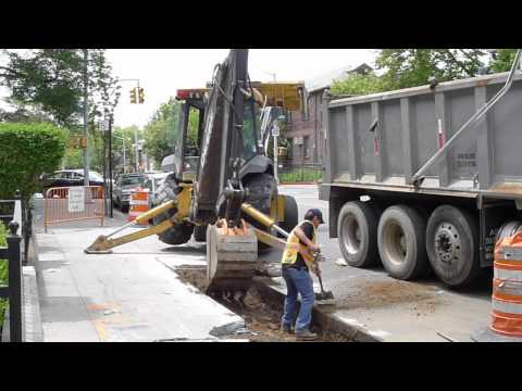 Shocking Footage of NYC Construction worker without hard hat,