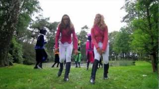 JUMP! 'Het paard van Sinterklaas is zoek' (official videoclip) m.m.v. Sita en Adelinde Cornelissen