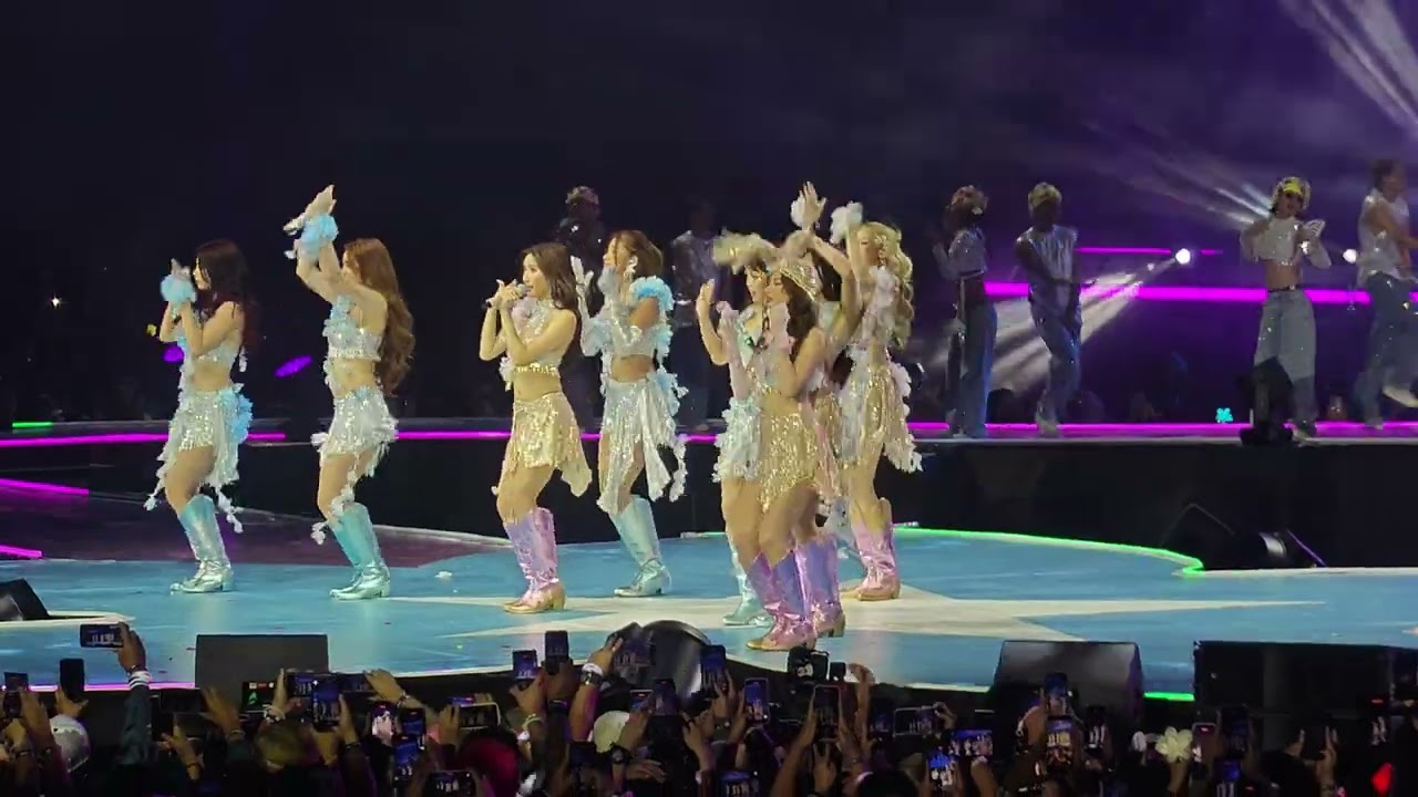 BINIFIED - BIKINI - BINI LIVE 4K FANCAM (PH ARENA)