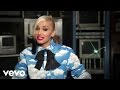 Gwen Stefani - Spark The Fire (Behind The Scenes Part 1)