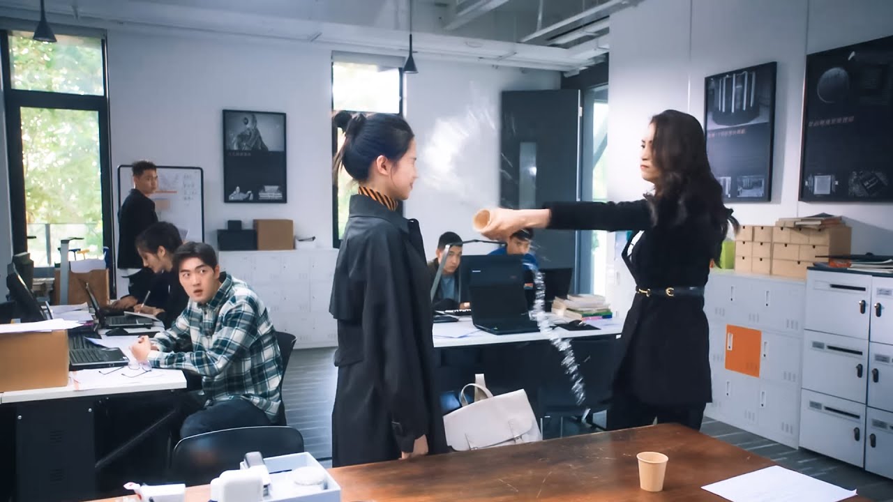 💗Девушка, над которой издевались, на самом деле была дочерью богатого человека😳