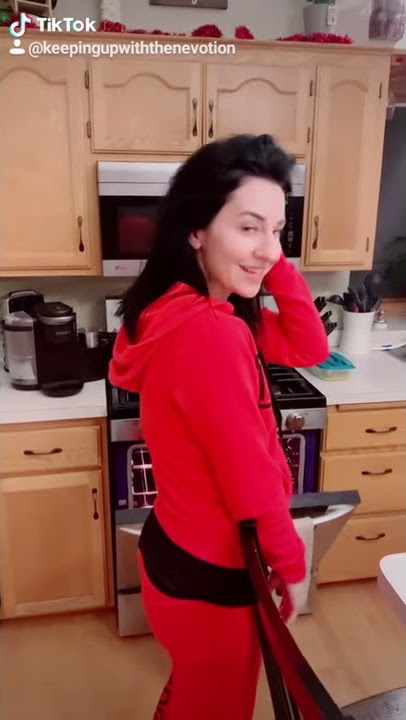 Hitting on my friends mom😳