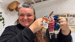 EASIEST 5-MINUTE SEWING PROJECT *beginner friendly* SCRUNCHIE WRISTLET KEYCHAIN tutorial