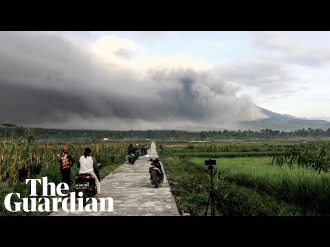 Indonesia's semeru volcano eruption triggers mass evacuations