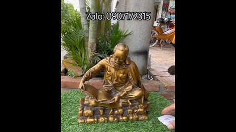 Tượng bác hồ đọc báo