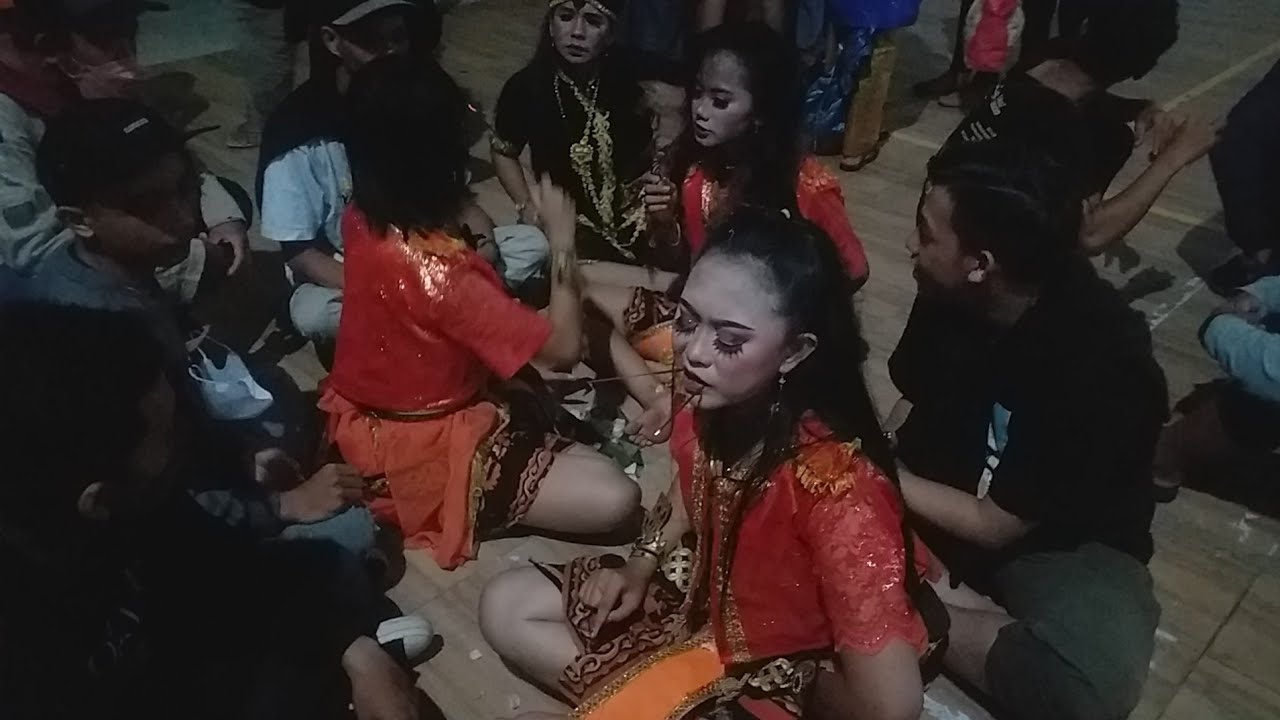 penyembuhan mistis ruang ganti putri sekartaji