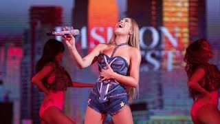 Danna Paola canta "Mala Fama" en el Fashion Fest de Liverpool Mexico