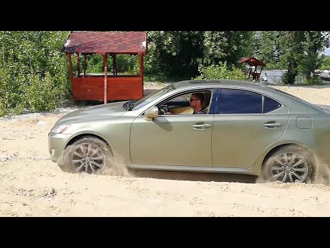 Lexus is 250 .Полный привод летом))