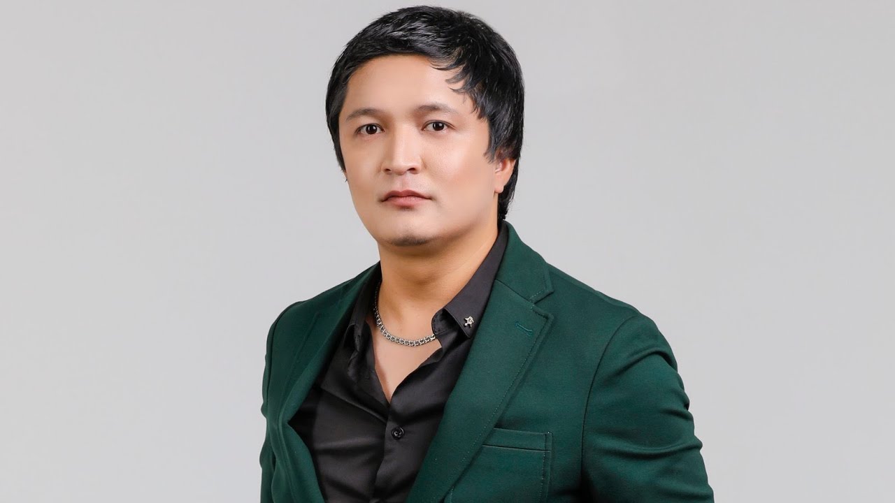 Клиторальды сипалаудан камминг жасайтын әйелдің суреті