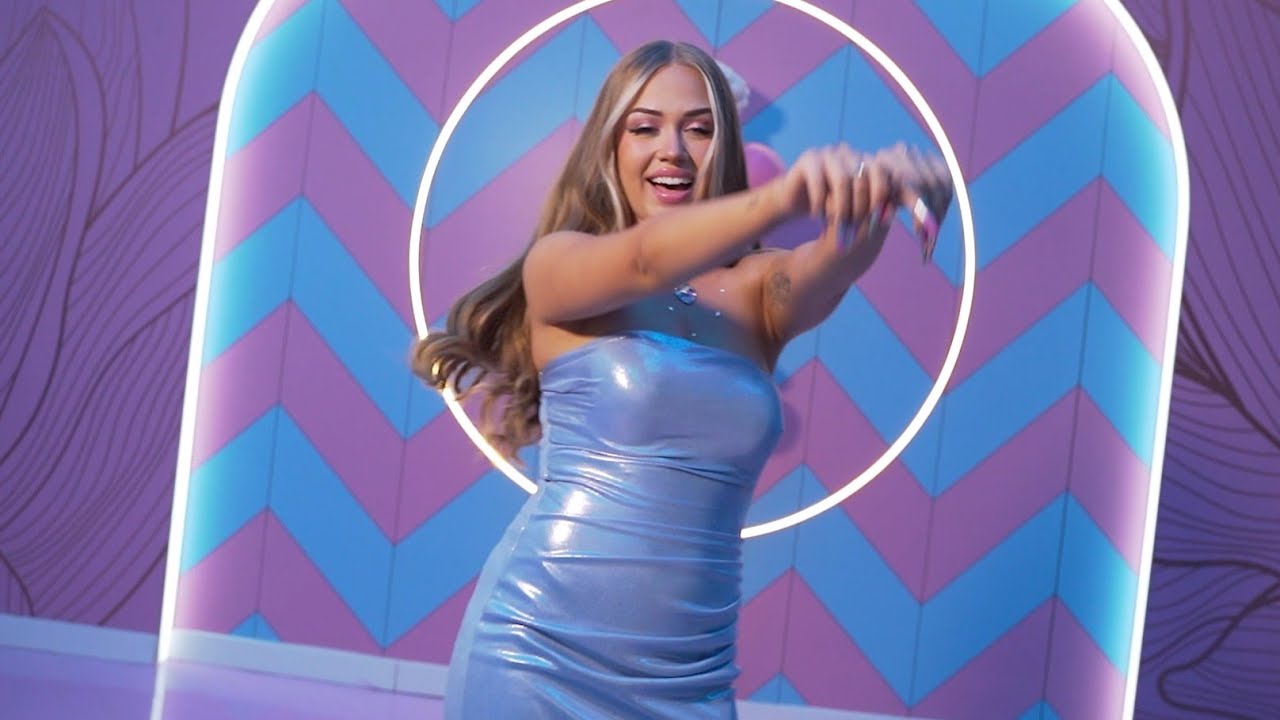 Watch Lorena Santos - El Merengue #Manuelturizo  (La Respuesta) on YouTube