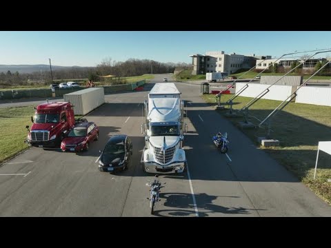 Video: Var är de döda fläckarna på en semi-lastbil?