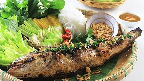 Grilled snakehead fish with delicious salt and chili sauce ( cá lóc nướng rơm chấm muối ớt