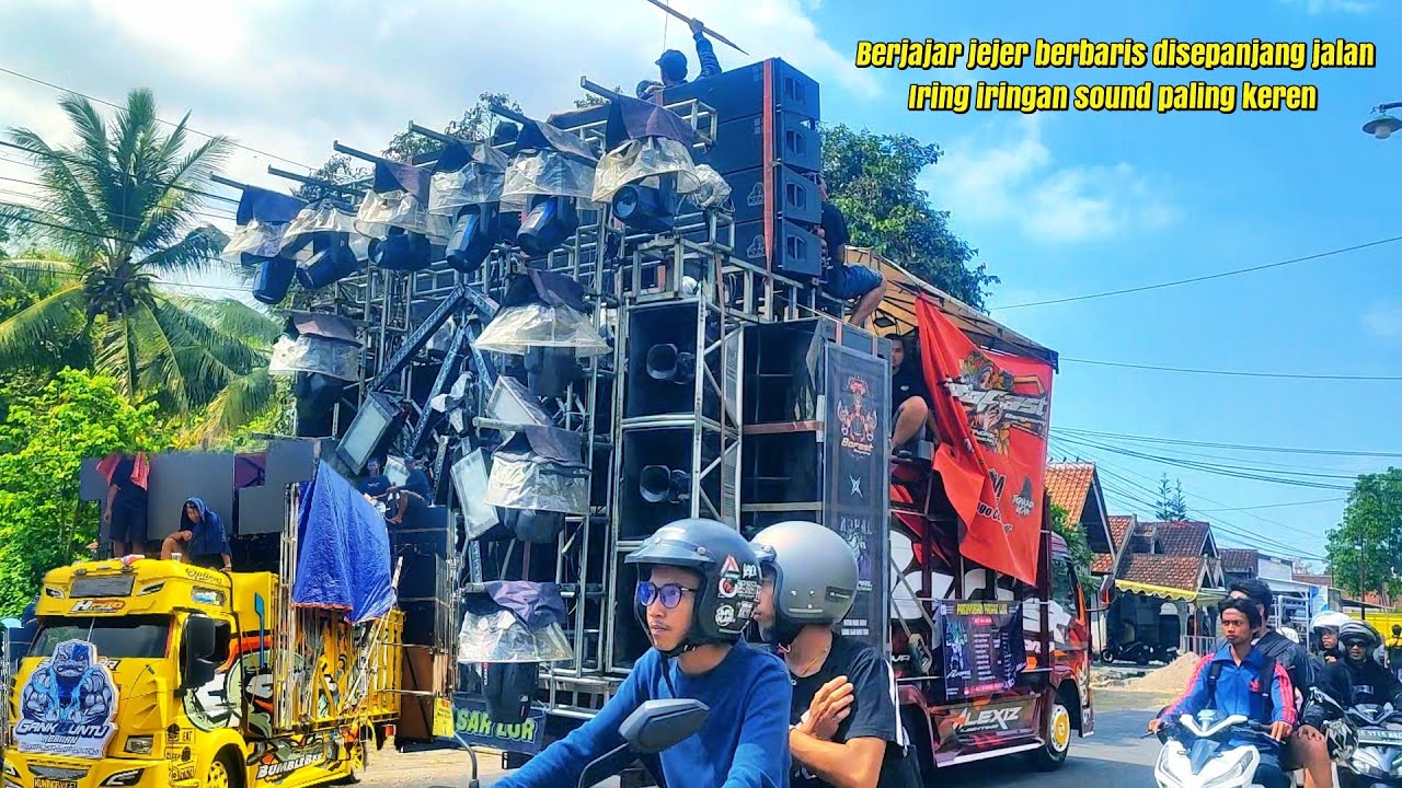 Berbais berjejer jejer disepanjang jalan,iring iringan sound karnaval panggungrejo menuju garis star