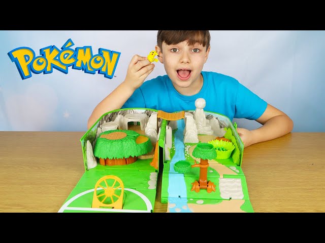 Pokémon Carry Case Playset - Discovering The World of Pokemon Inside The  Backpack 