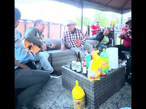 Si es que te vas, por favor cierra la puerta