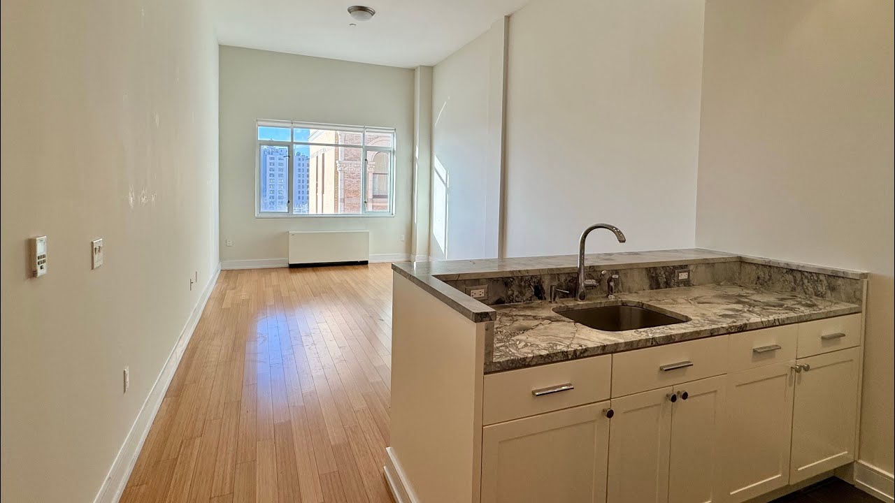 Studio plus home office with w/d in unit in Brooklyn Heights