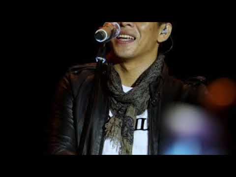 Ariel Noah Cover Lagu Bertahan - Five Minutes