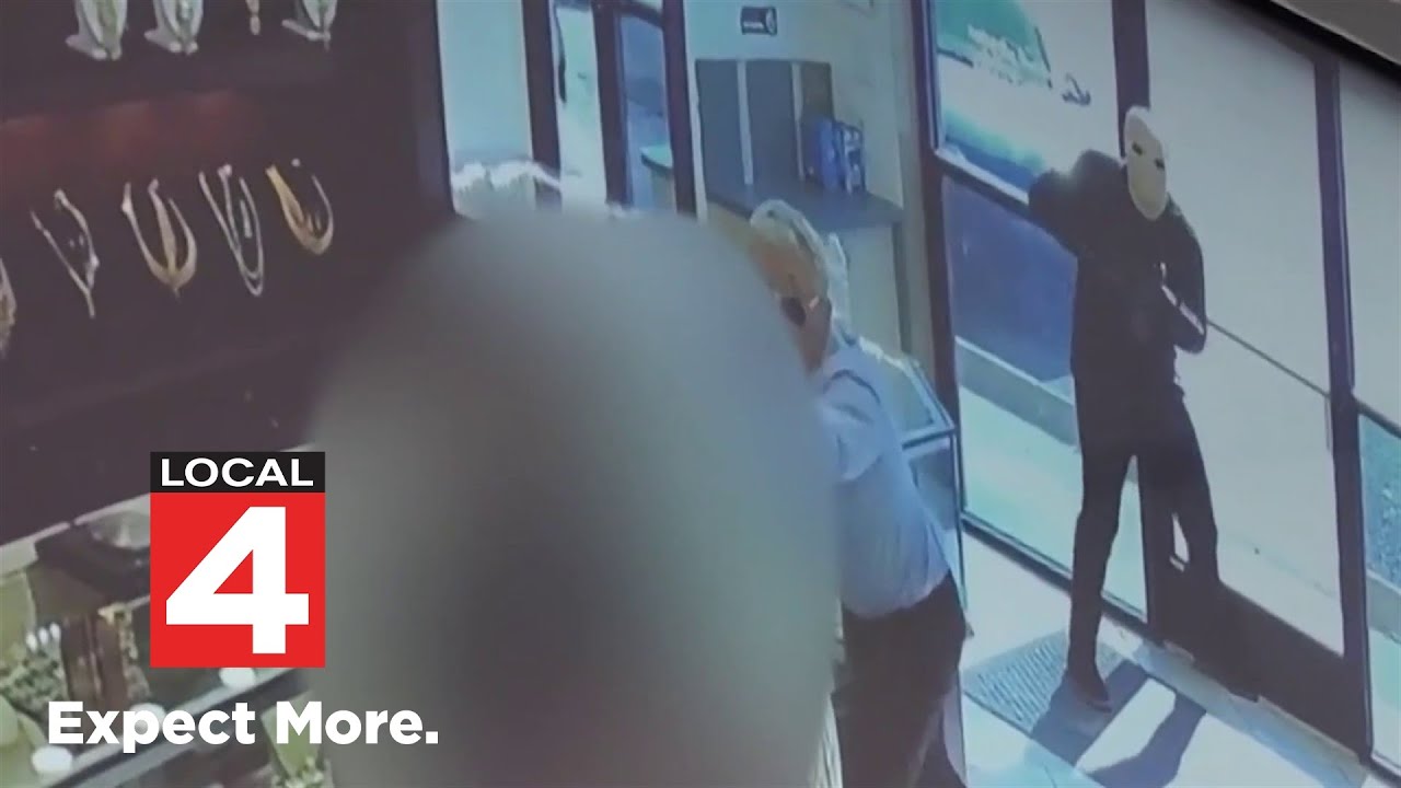 Police search for suspects in jewelry store robberies in Wayne County ...
