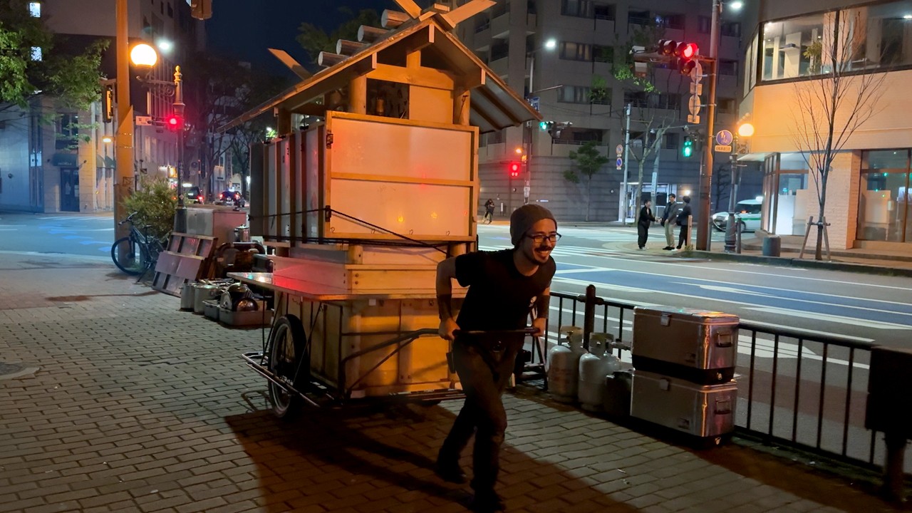 Fukuokas most FAMOUS Yatai 2AM Breakdown and Cleanup
