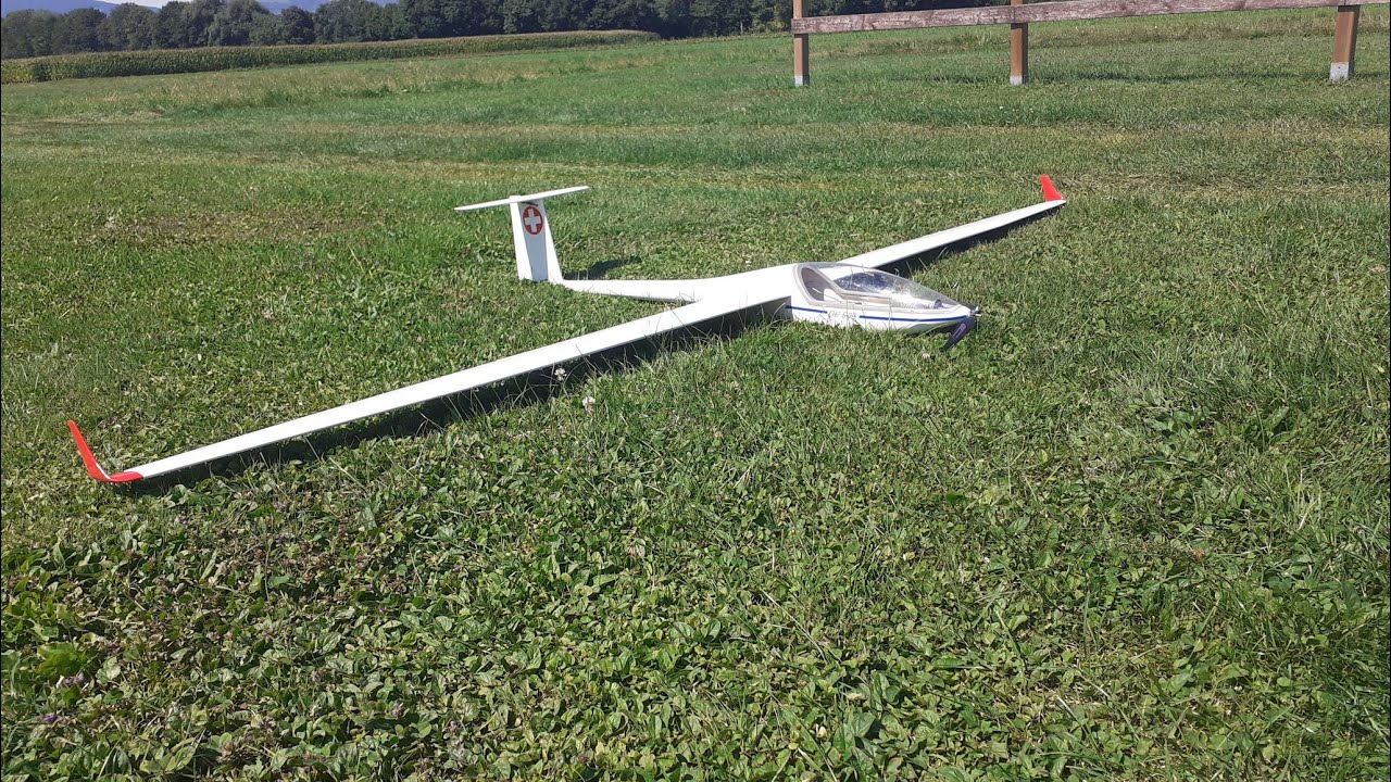 Flug mit der (Getriebe-)Motorisierten DG 600 mit 3 Meter Spannweite