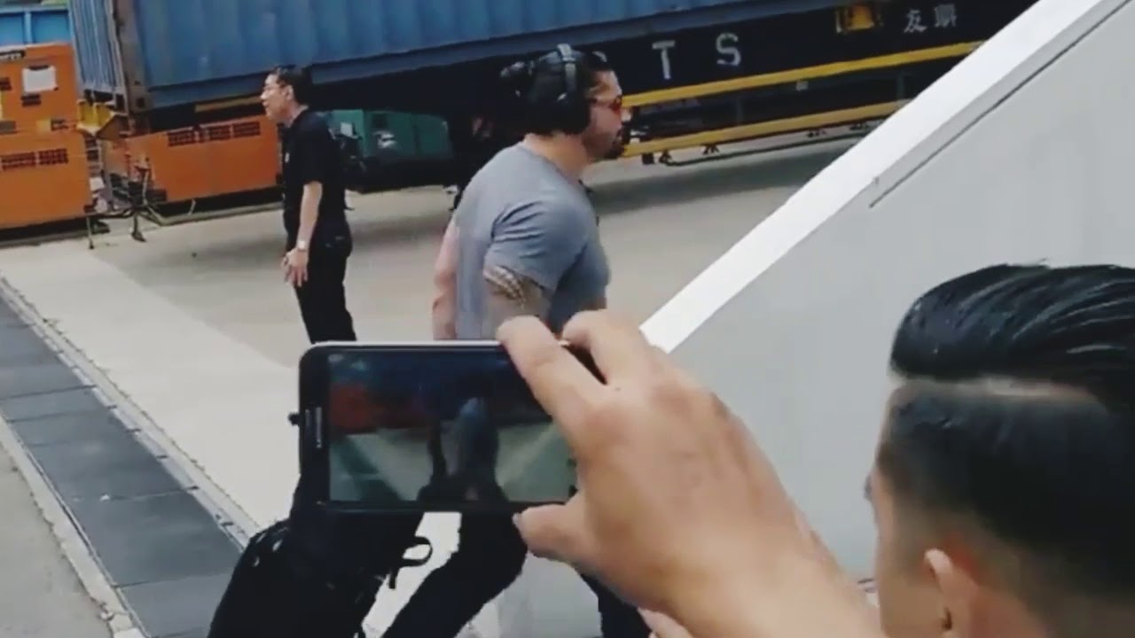 Teri pyaari pyaari do akhiyan song on roman reings