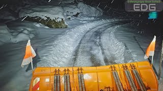 Plowing snow in the Austrian Alps❄️crazy snow removal | Unimog U 400 6cylinder #asmr