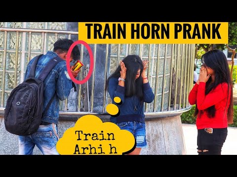 train-horn-prank-on-cute-girls-prank-in-india-!!-prankwala