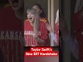 Taylor Swift &amp; Brittany Mahomes New BFF Handshake During Chief&#39;s Game!