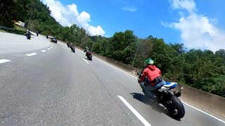 aku slow kat tepi..tiba2 datang motor lalu mcm peluru....apa lagi..