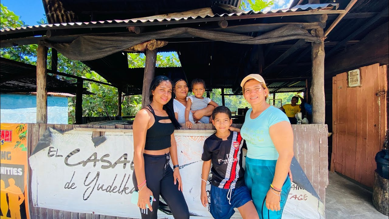 TIENEN MÁS DE 15 ANÓS HACIENDO CASABE EN EL CAMPO DE CANTABRIA, PUERTO PLATA,REPÚBLICA DOMINICANA