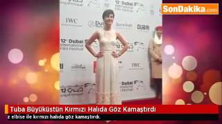 Tuba Büyüküstün Kırmızı Halıda Göz Kamaştırdı