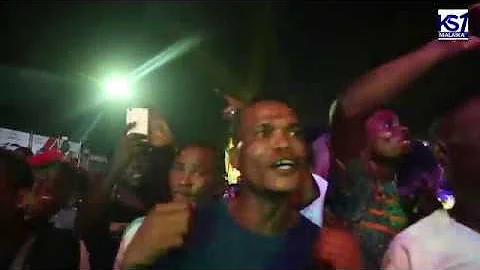 WATCH AS KS1 MALAIKA FANS STOOD UP AND SANG ALONG WITH HIM WORD TO WORD AT ONE LAGOS FIESTA