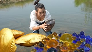 🥰🎁 A Sexy Girl Discovers A Mutated Giant Clam With An Astonishing Amount Of Crystals Inside