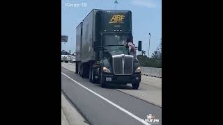 Веселые будни американских дальнобойщиков (Cheerful everyday life of American truckers)