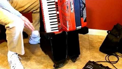 Homemade Accordion Stand especially for the Roland FR-7 and  7x, Virtual Accordions