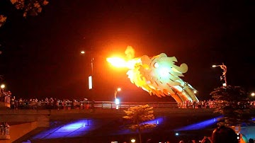 Xem cầu Rồng phun lửa và phun nước ở Đà Nẵng