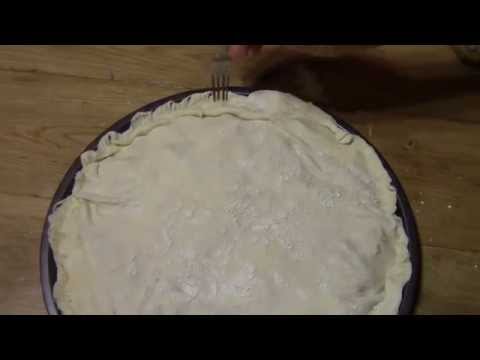 Видео рецепт Пирог из слоеного теста с курицей