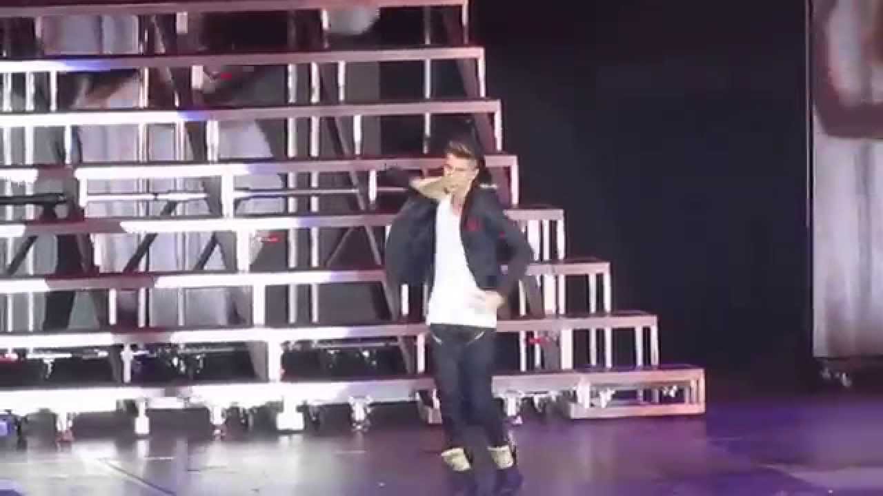 She Don't Like The Lights - Justin Bieber Live