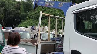 《トラック123のお仕事風景》仕入れした、クレーン付トラックが納車されたので、車両のチェックを行いました！ラジコン作動チェック 三菱キャンター 中古トラックラジコン付クレーン 車のガラスコーティング