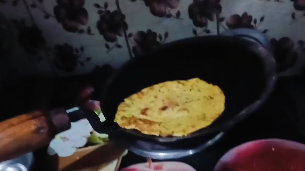 सर्दी में मक्के की रोटी और सरसो का साग का साग |